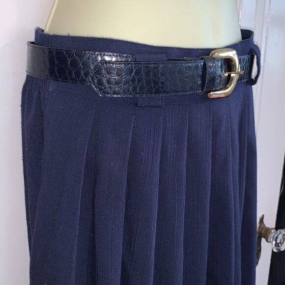 Vtg Briggs Petite navy blue full skirt with belt - Picture 4 of 9